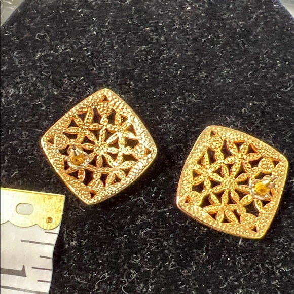 Vintage Elegant Gold Floral Earrings chunky - Picture 2 of 2